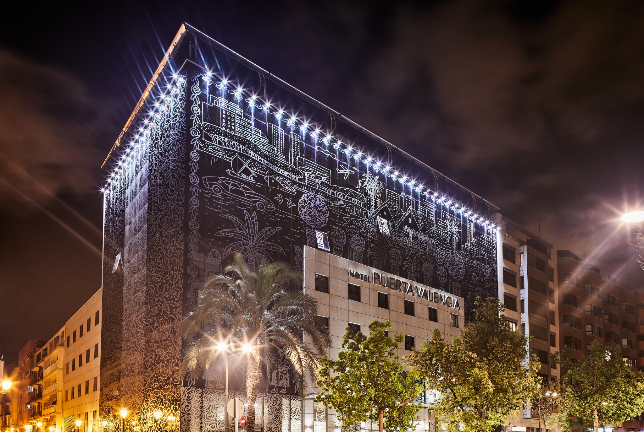 Instalación de compacto fenólico y suelo vinílico en el Hotel Silken Valencia