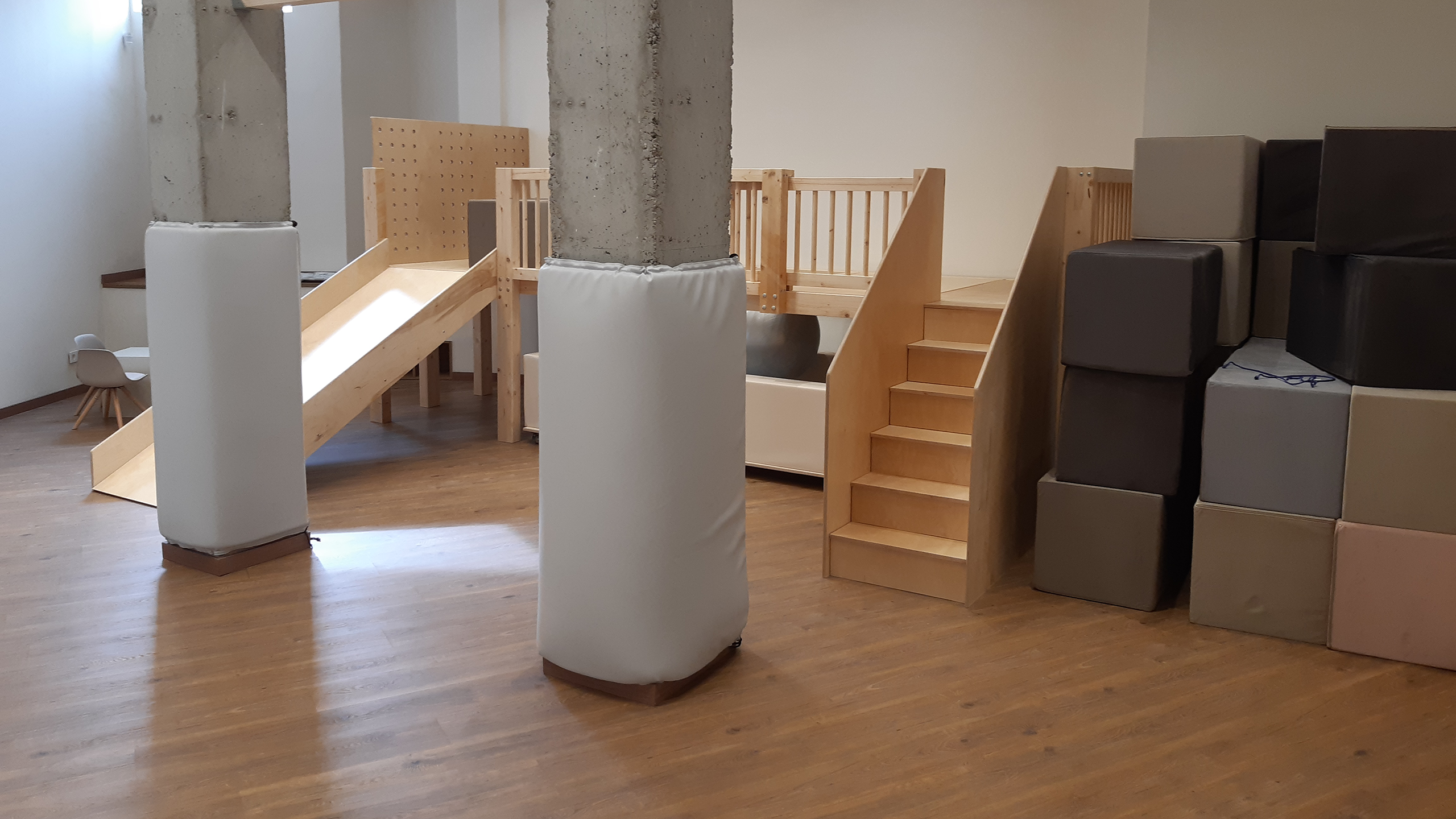 Proyecto Neural Kids. Instalaciones sanitarias, mobiliario, puertas y suelos vinílicos